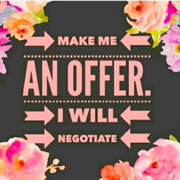 Goldtone Cream Pearl Bracelet - Picture 7 of 9